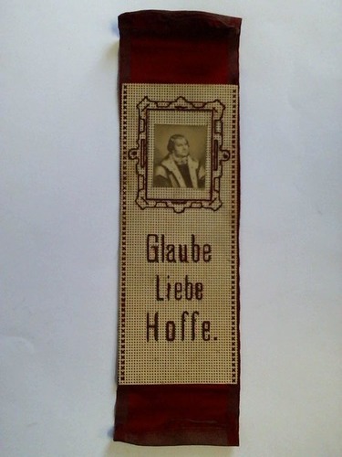 (Lesezeichen) - Glaube - Liebe - Hoffe - Stickerei mit aufmontiertem Lutherportrt, auf rotem Samtband