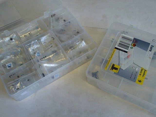 Modellbau Ersatzteile - Sammlung von zahlreichen Kleinstschrauben in 2 Plastikbehltern, nach Gre verpackt