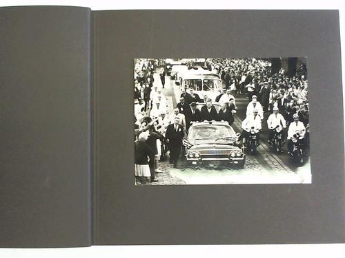 Kennedy-Besuch in Berlin 1963 - 10 original Fotografien  (17,8 x 13 cm) in Fotoalbum der Zeit
