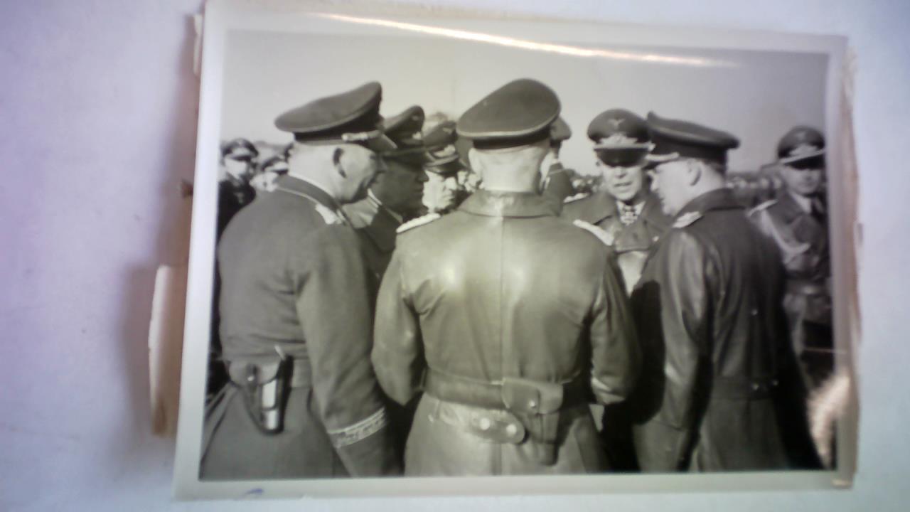 Hoffmann, Heinrich (12. September 1885 in Frth - 16. Dezember 1957 in Mnchen) - An der Westfront. Original Pressefotografie (12,8 cm x 18 cm)