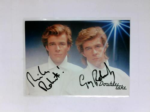 Double Take (Gesangsduo) - Signierte Autogrammkarte