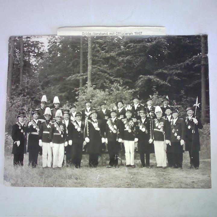 (Ebstorf / Kreis Uelzen) - Gilde-Vorstand mit Offizieren 1967. Original Fotografie (ca. 40 x 30 cm)