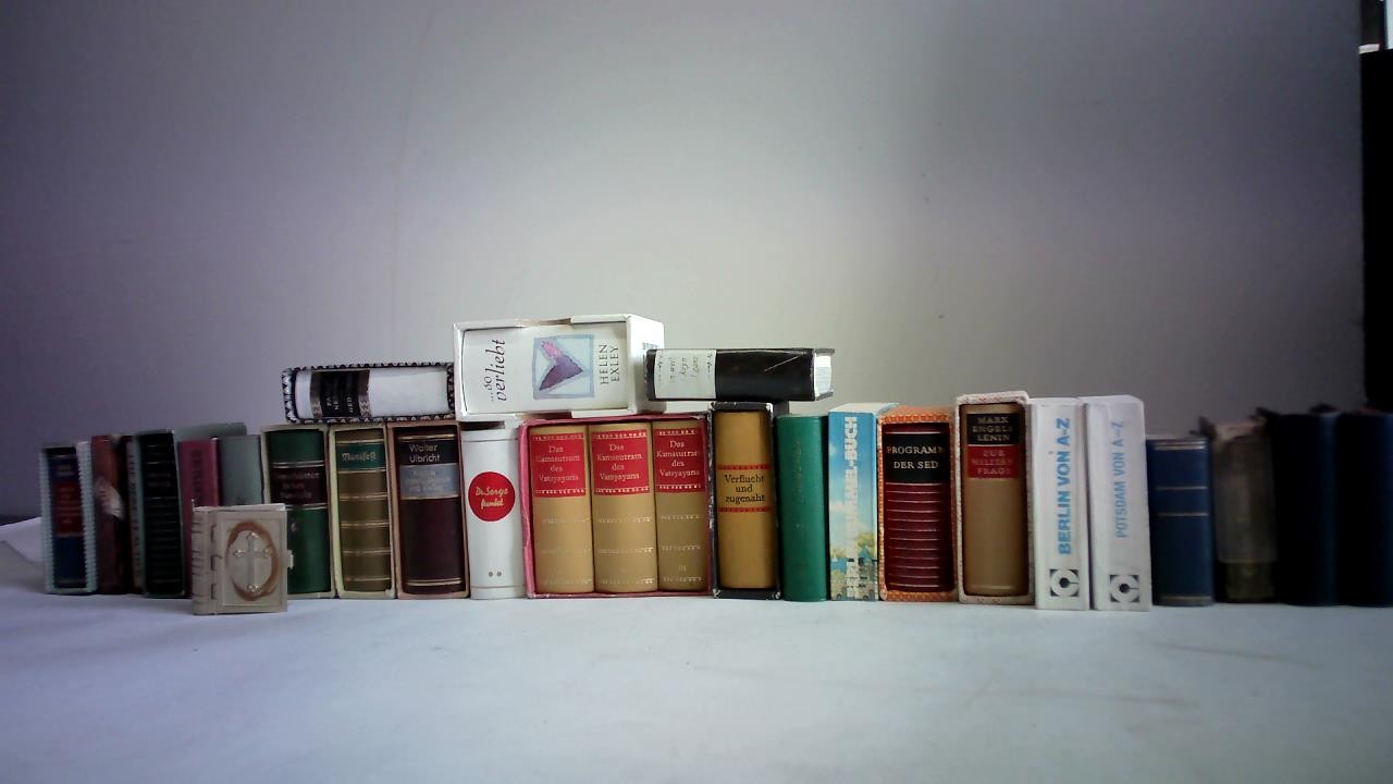 Sammlung von 35 Miniatur-Büchern