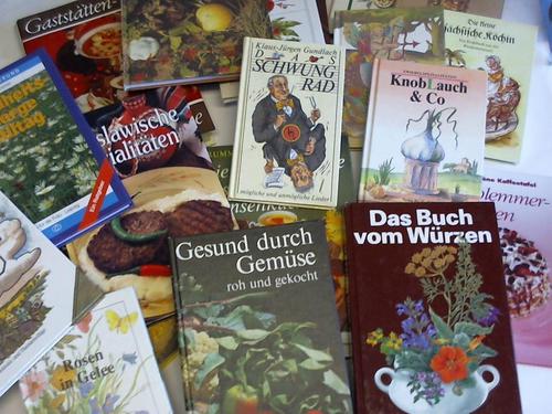 (Verlag fr die Frau, Leipzig) - Sammlung von 23 verschiedenene Bchern zum Thema Backen, Kochen und Haushalt. 23 Bnde