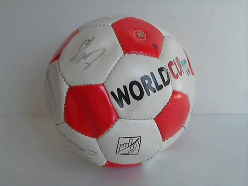 Fuball - Autogrammball - Ball der Fuballweltmeisterschaft 1990 aus Leder