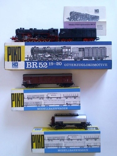 Piko Modellbahn - BR 52 19-20 Gterlokomotive / Modellbahnwagen 5/6420-010 / Mosellbahnwagen 5/6424-019 (H0 1:87 / 16,5 mm). Zusammen 3 Modellwagen
