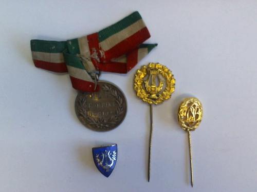 (Deutscher Sngerbund) - 3 Anstecknadeln und 1 Medaille ca. 1910 bis Neuzeit