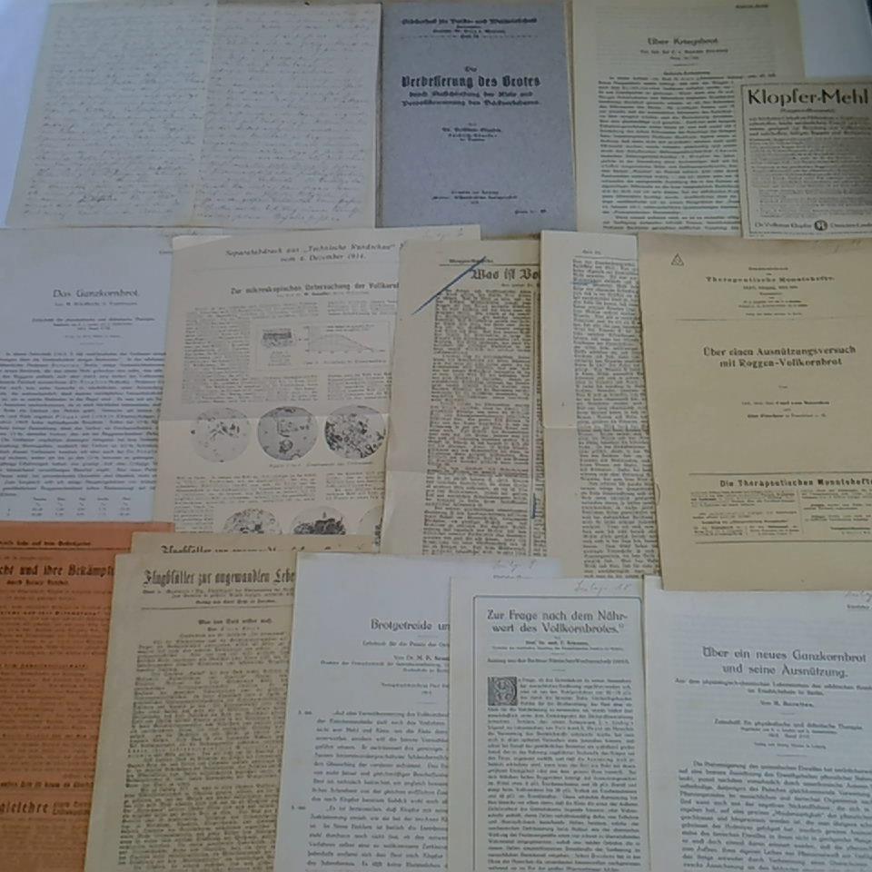 Sammlung von 4 Flugblättern, 2 Bestellprospekten, 1 Sonderdruck, 5 Separatabdrucken, 15 Seiten handschriftliche Beiträge und 1 Buch