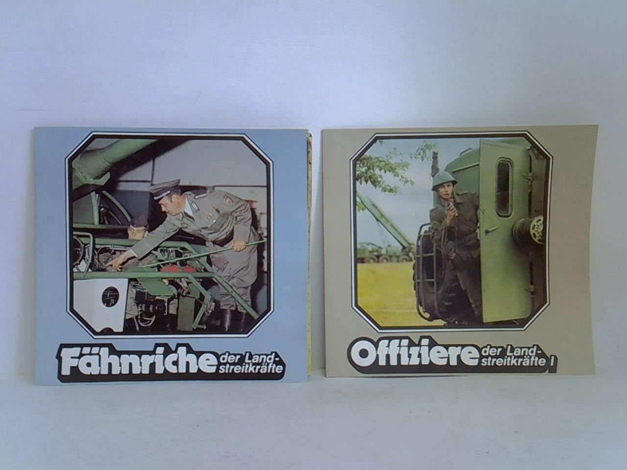 Fähnrich der Landstreitkräfte / Offiziere der Landstreitkräfte I. Zusammen 2 Propaganda-Broschüren zum Auffalten