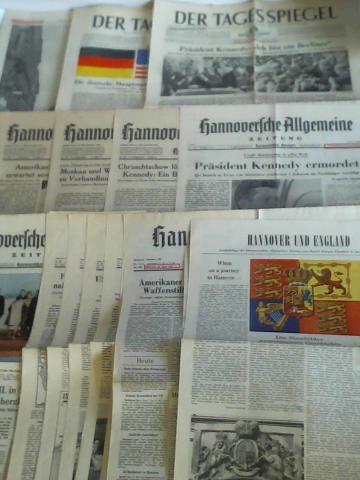 (Der Tagesspiegel - Unabhngige Berliner Morgenzeitung / Hannoversche Allgemeine Zeitung) - Verschiedene Ausgaben bzw. Titelseiten und Fragmente von insgesamt 17 Zeitungen