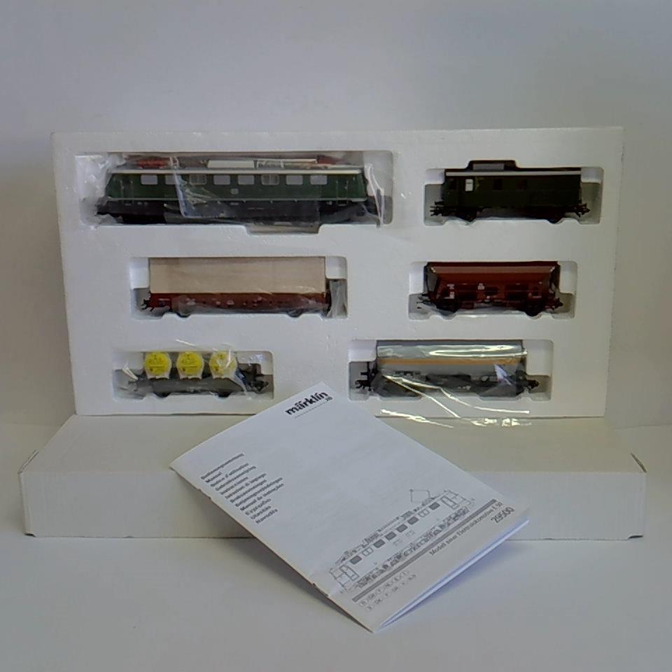 E-Lok und 5 Waggons (aus Märklin Starterset 29500)