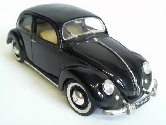 (Maisto Modellauto) - Volkswagen Export Sedan (1951), Scale 1/18, (schwarzer VW Kfer)