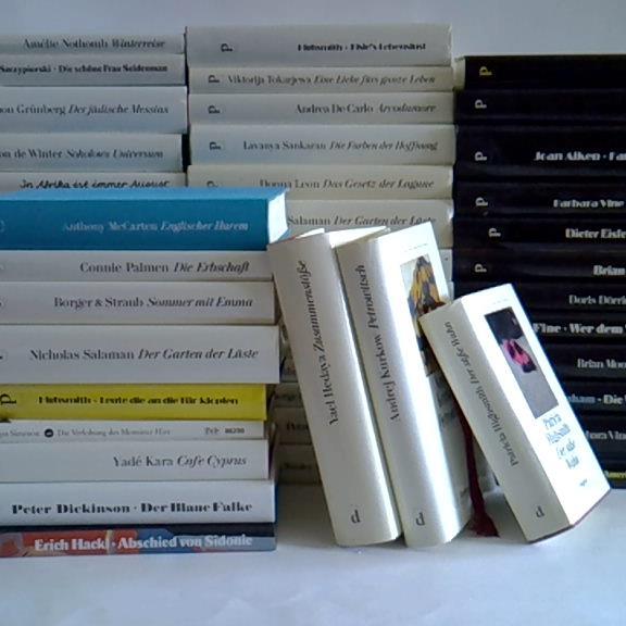 Sammlung von 54 gebundenen Romanen und Krimis des Diogenes Verlags