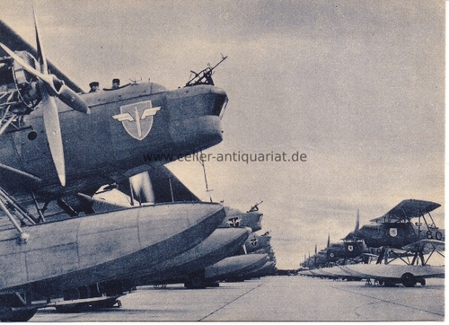 Adler, Der - Postkarte. Die groe Luftwaffen-Illustrierte. In Reih und Glied - Mehrzweck-Schwimmerflugzeug vom Baumuster He 59 wachen einsatzbereit an Deutschlands Ksten