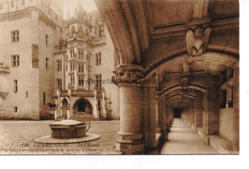 Pierrefonds - 128 Pierrefonds. Le Chateau. Vue Intrieure de la Colonnade de la Cour d' Honneur. - LL.