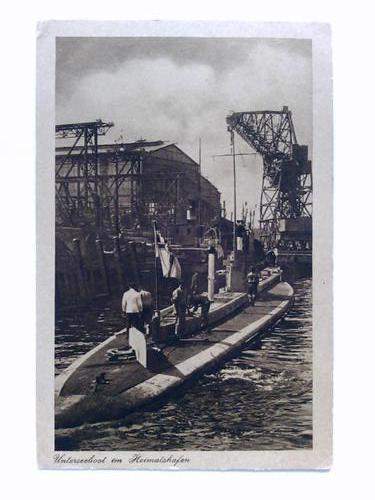 Erster Weltkrieg - Postkarte: Unterseeboot im Heimatshafen