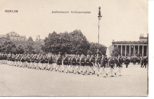 Berlin - Postkarte. Berlin - Aufziehende Schlosswache