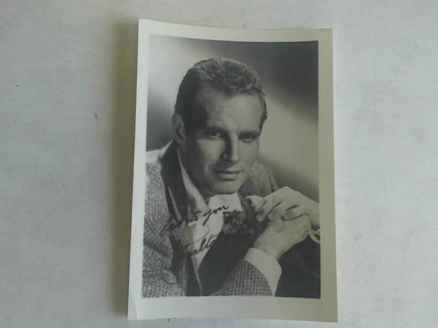 Heston, Charlton - Autogrammkarte mit gedruckter Widmung und Signatur